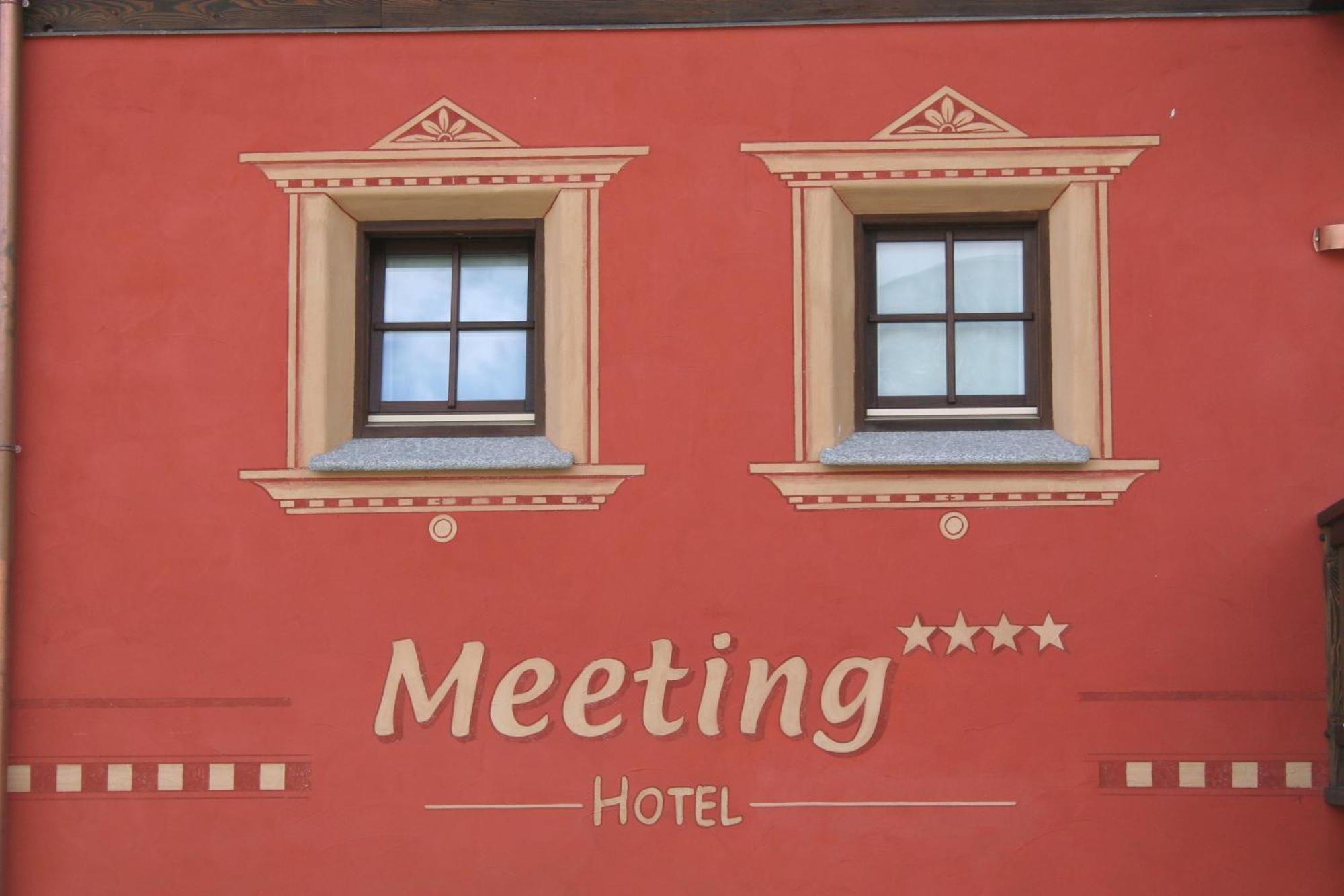 ליביניו Hotel Meeting מראה חיצוני תמונה