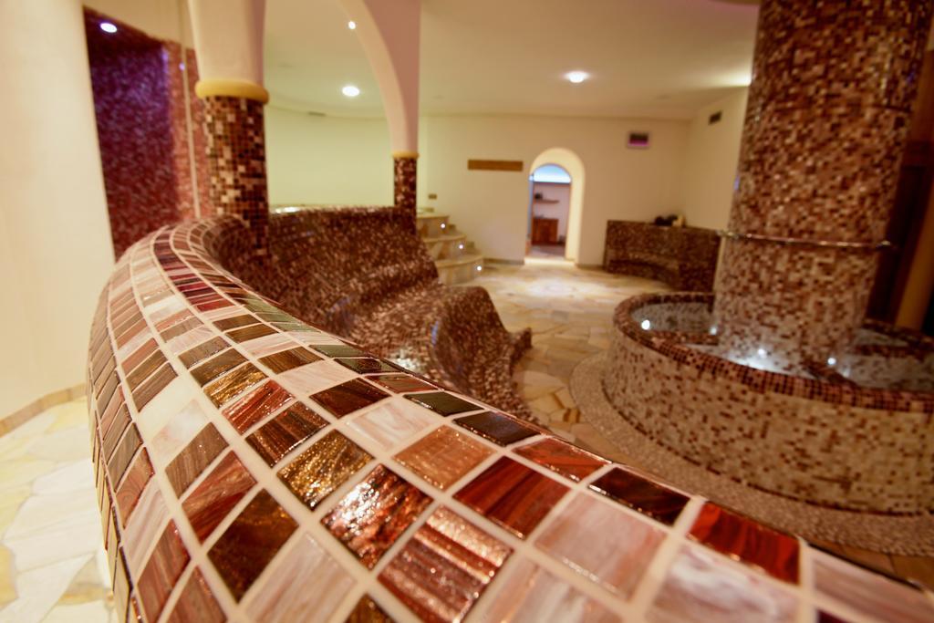 ליביניו Hotel Meeting מראה חיצוני תמונה