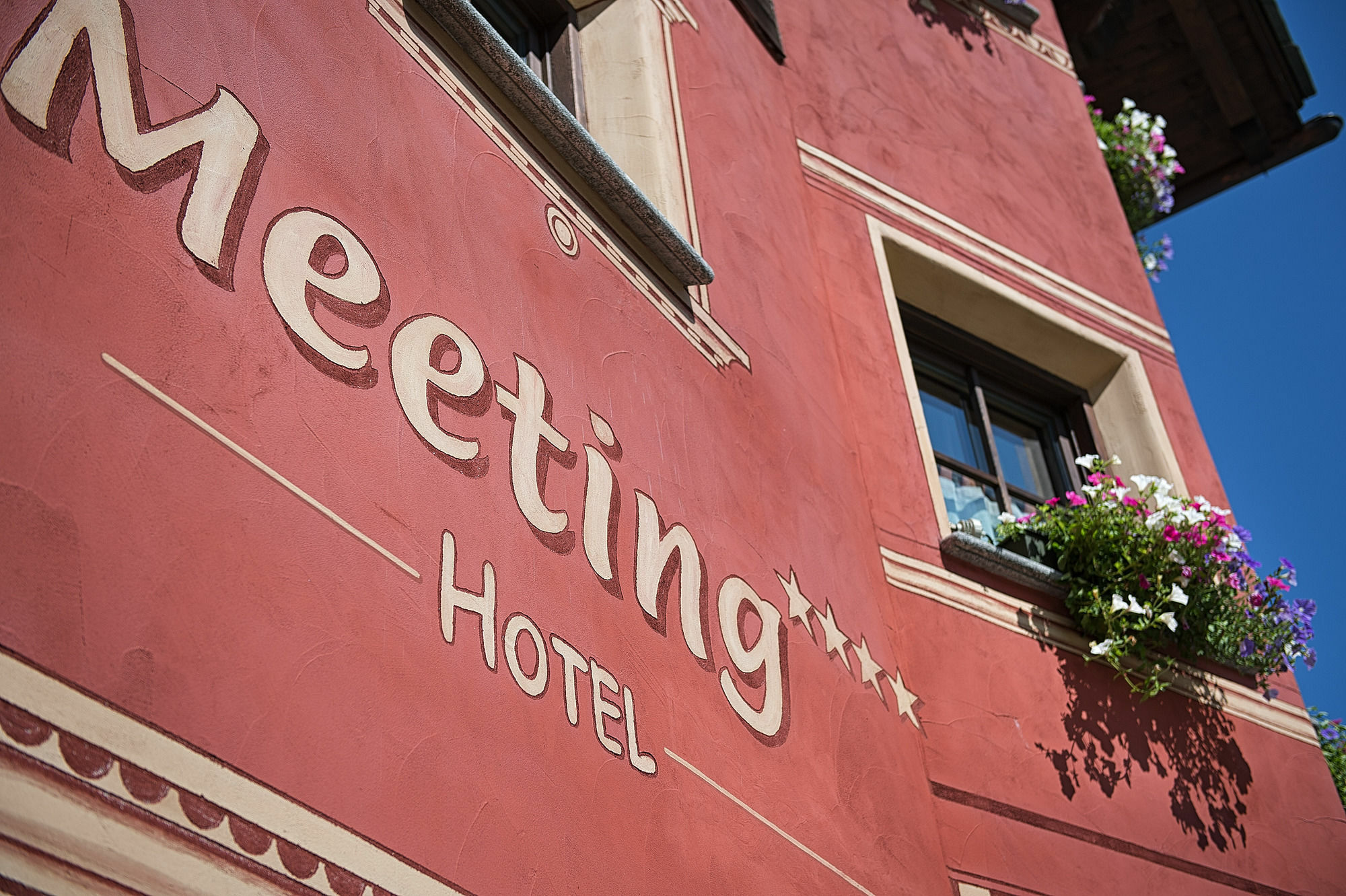 ליביניו Hotel Meeting מראה חיצוני תמונה